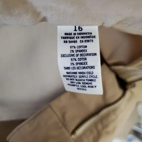 American Eagle Outfitters Women's Khaki Stretch Shorts With Button & Zip Closure - Picture 7 of 7